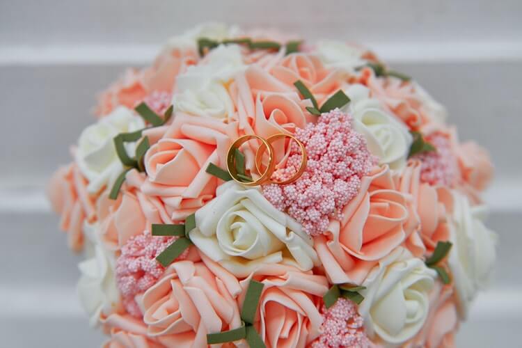 วันแห่งการวางแผนงานแต่งงาน การเลือกร้านดอกไม้และดอกไม้ของคุณ
